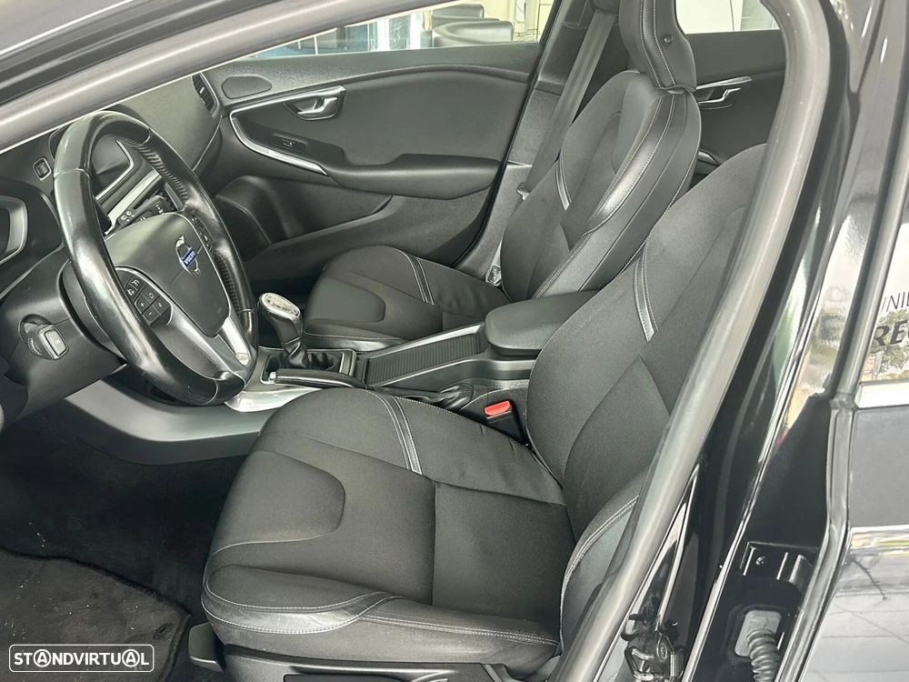 Volvo V40 Cross Country - 10