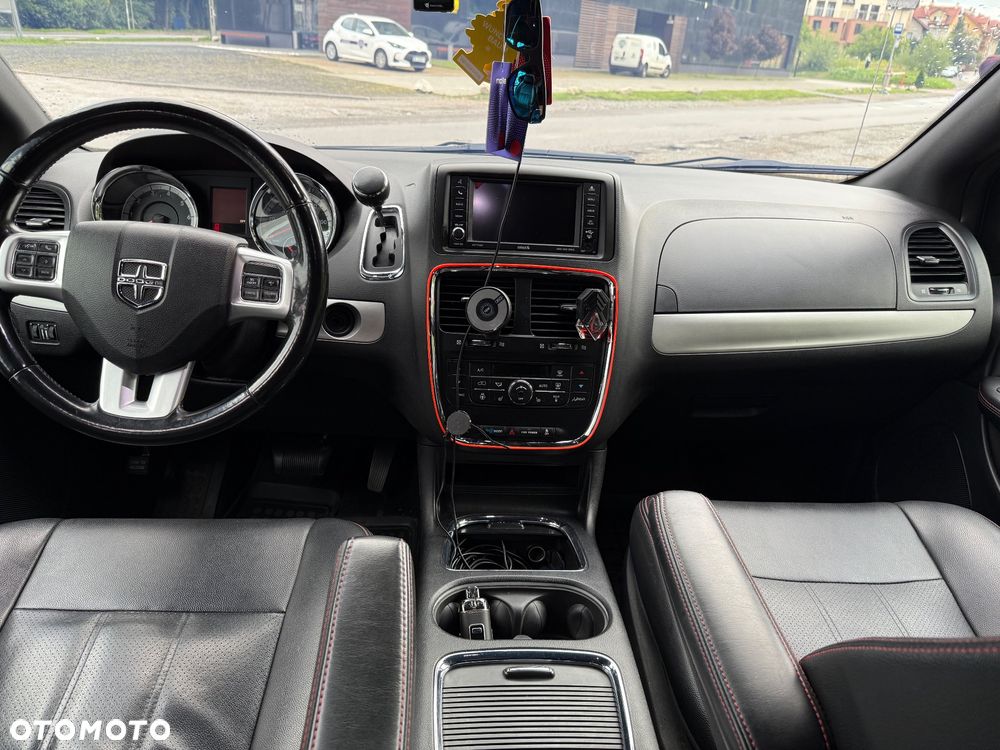 Dodge Grand Caravan - 8
