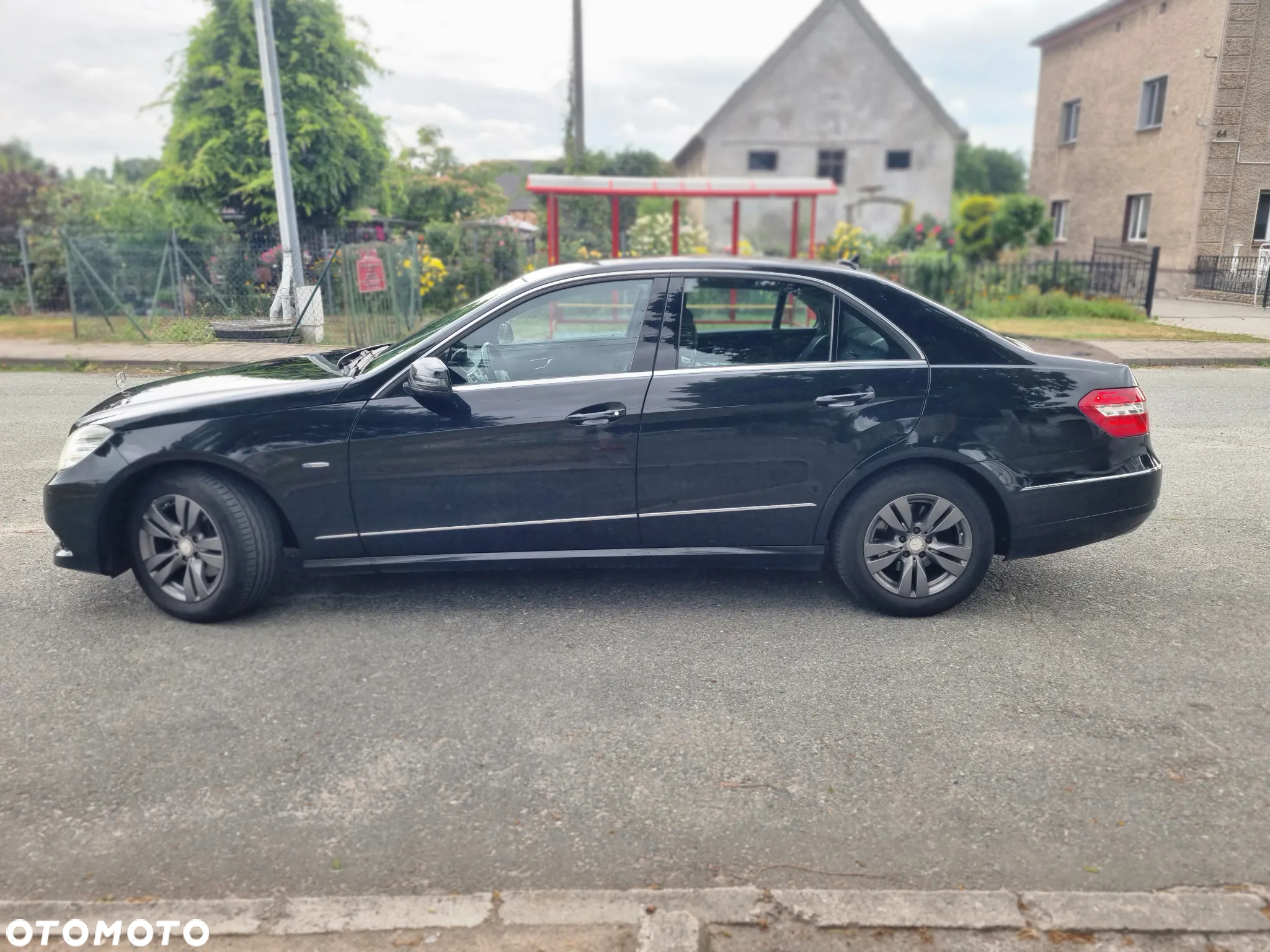 Mercedes-Benz Klasa E 200 CGI BlueEFFICIENCY Automatik Avantgarde - 2