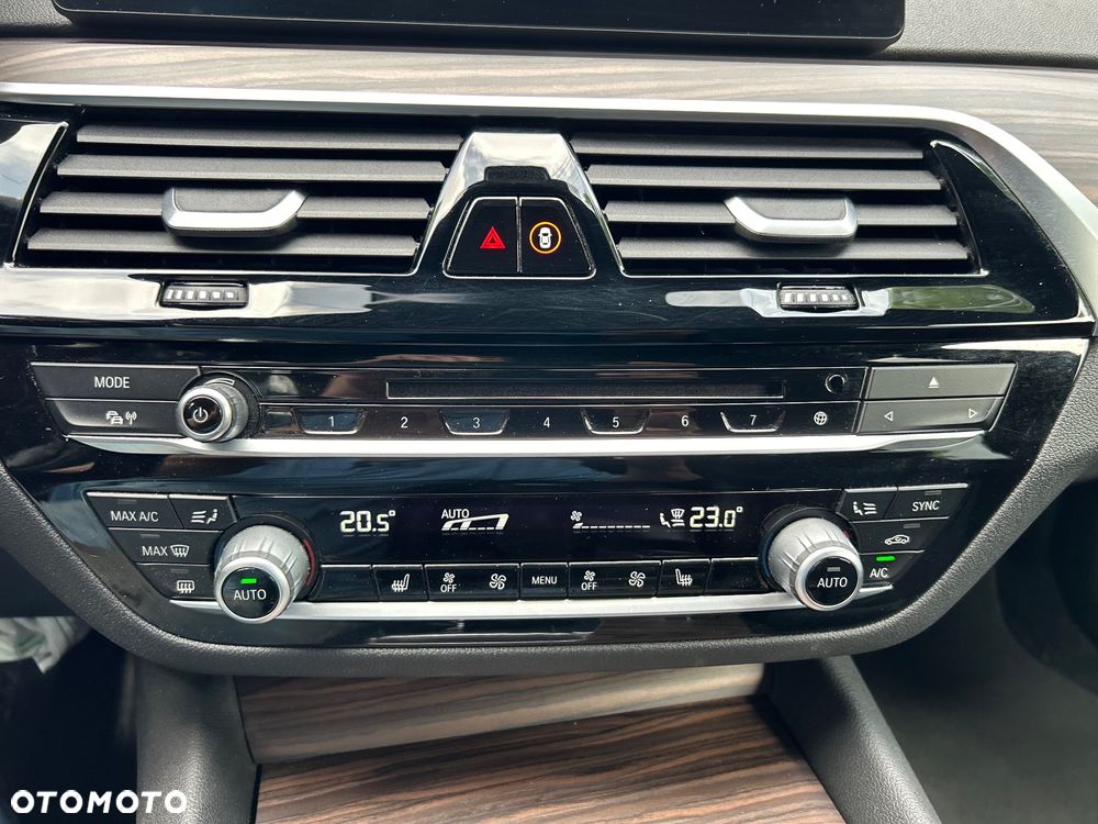 BMW Seria 5 520d xDrive Sport Line - 32