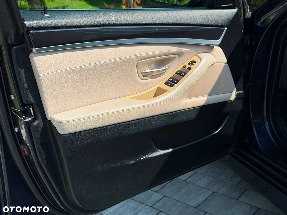 BMW Seria 5 530d xDrive - 17
