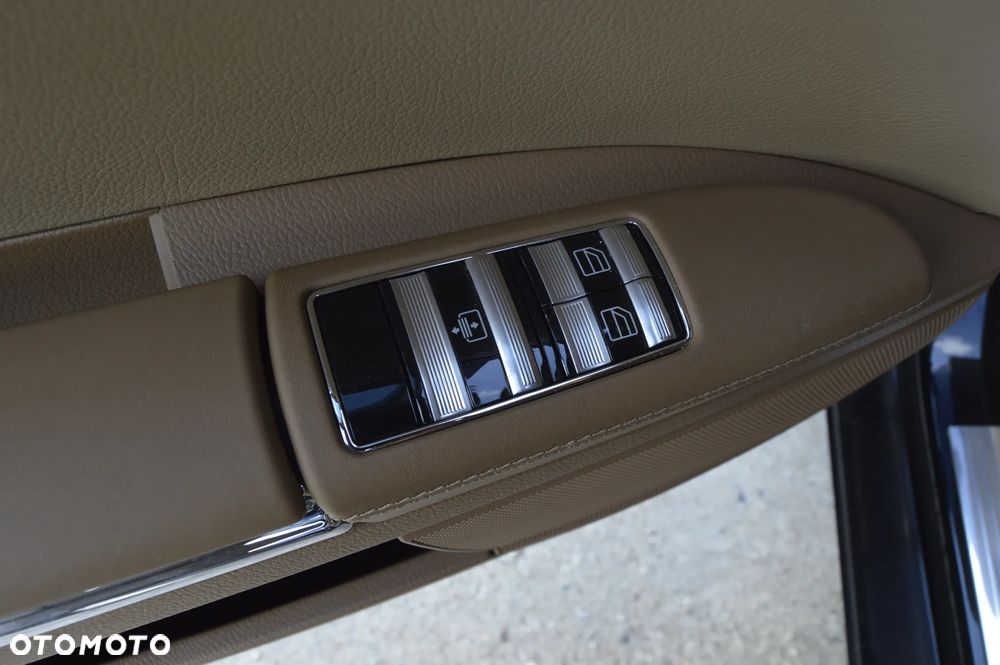 Mercedes-Benz Klasa S 500 4Matic 7G-TRONIC - 19