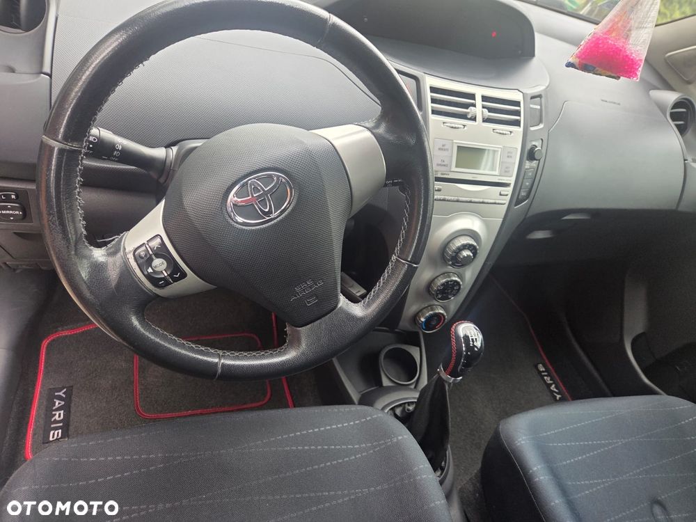 Toyota Yaris 1.4 D-4D Sol - 24