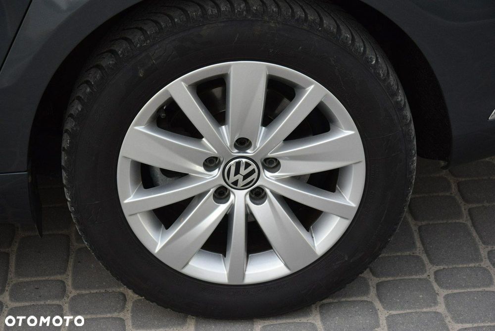 Volkswagen Passat - 13