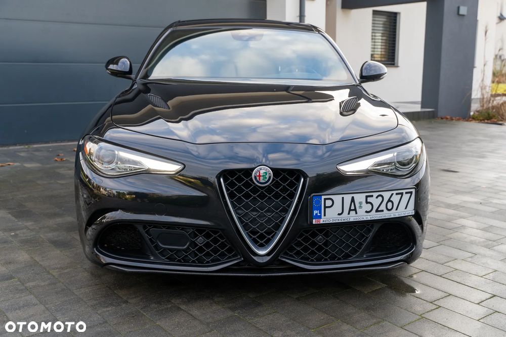 Alfa Romeo Giulia 2.9 V6 Bi-Turbo AT8 Quadrifoglio - 4