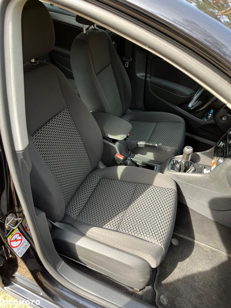 Volkswagen Golf 1.6 TDI DPF Comfortline - 23