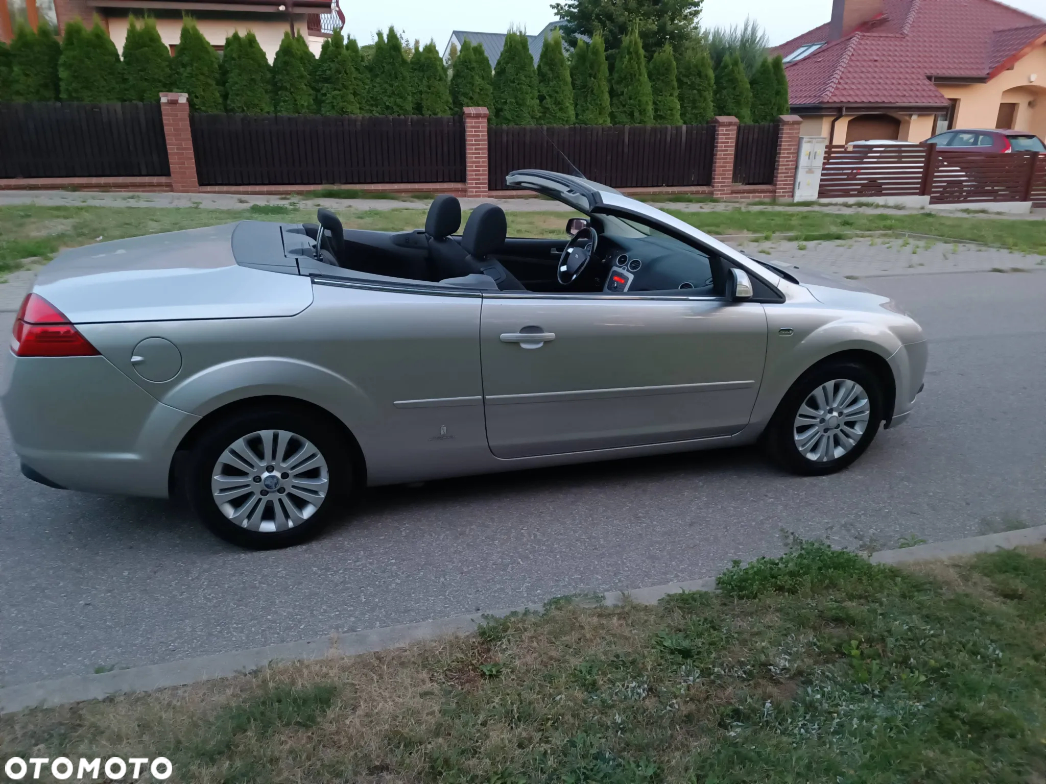 Ford Focus Coupe-Cabriolet 2.0 16V Titanium - 12