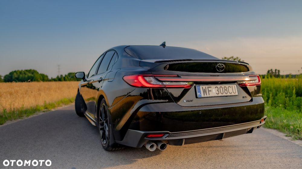 Toyota Camry - 17