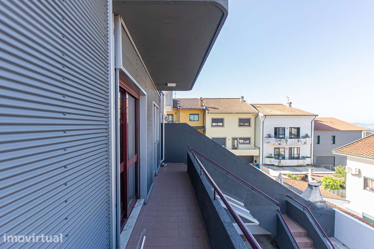 Moradia à venda na Rua Alto de Barreiros - renovada c garagem e jardim - Grande imagem: 5/56