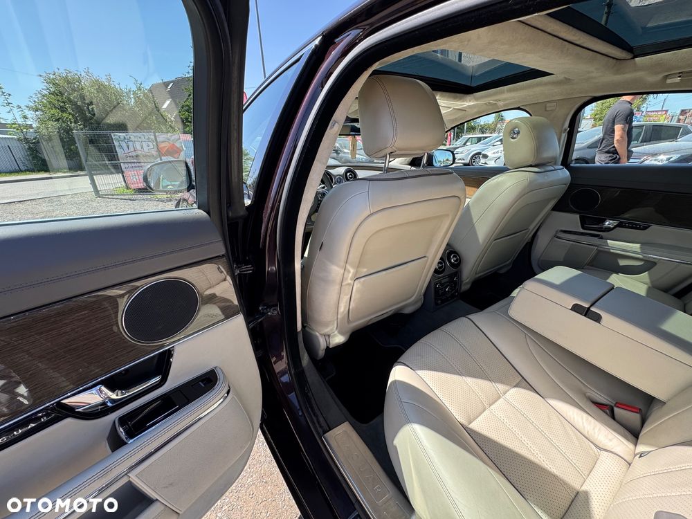 Jaguar XJ 3.0 D V6 LWB Premium Luxury - 6