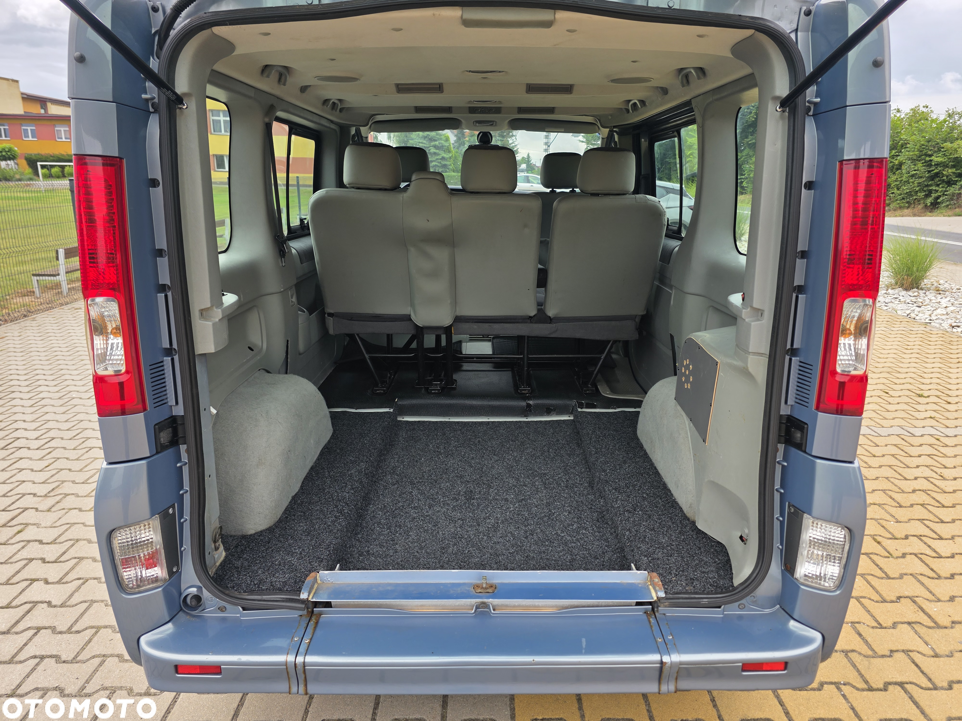 Renault Trafic 2.0 dCi 115 Combi L1H1 teilverglast - 10