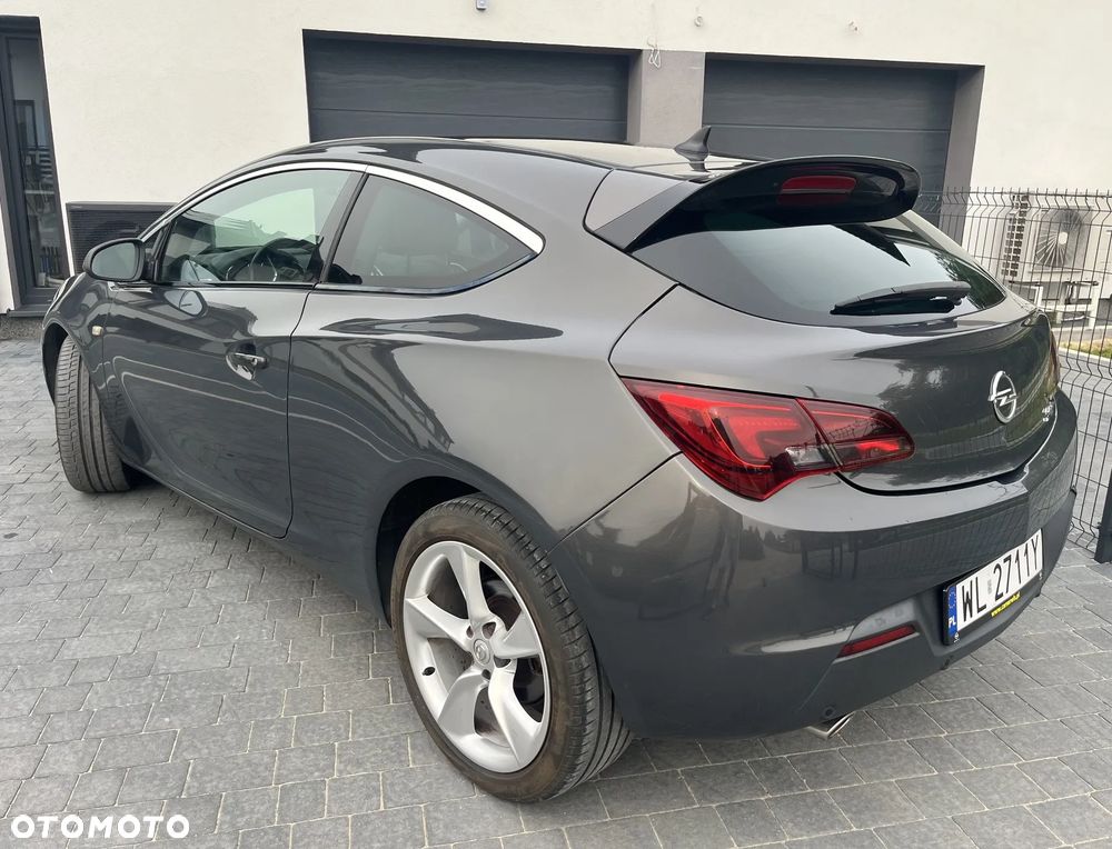Opel Astra 1.6 T Cosmo - 4