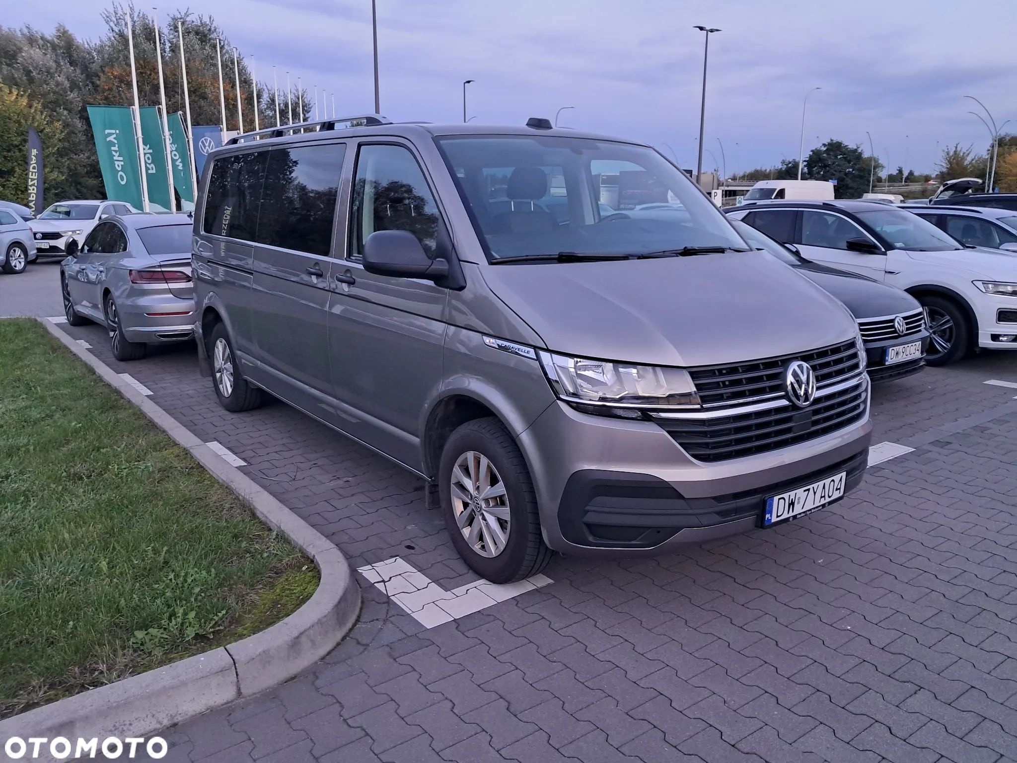 Volkswagen Caravelle - 1