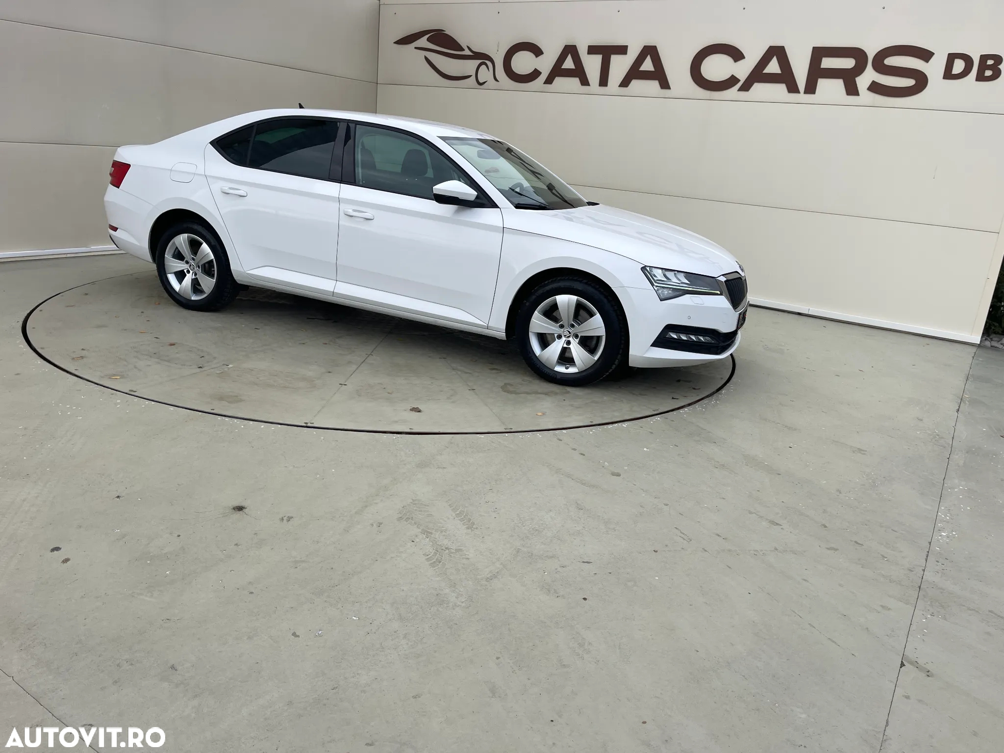 Skoda Superb 2.0 TDI DSG Ambition - 19