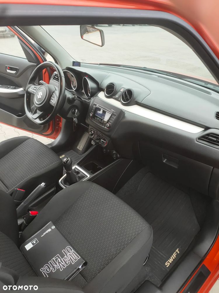 Suzuki Swift 1.2 Premium Plus - 7