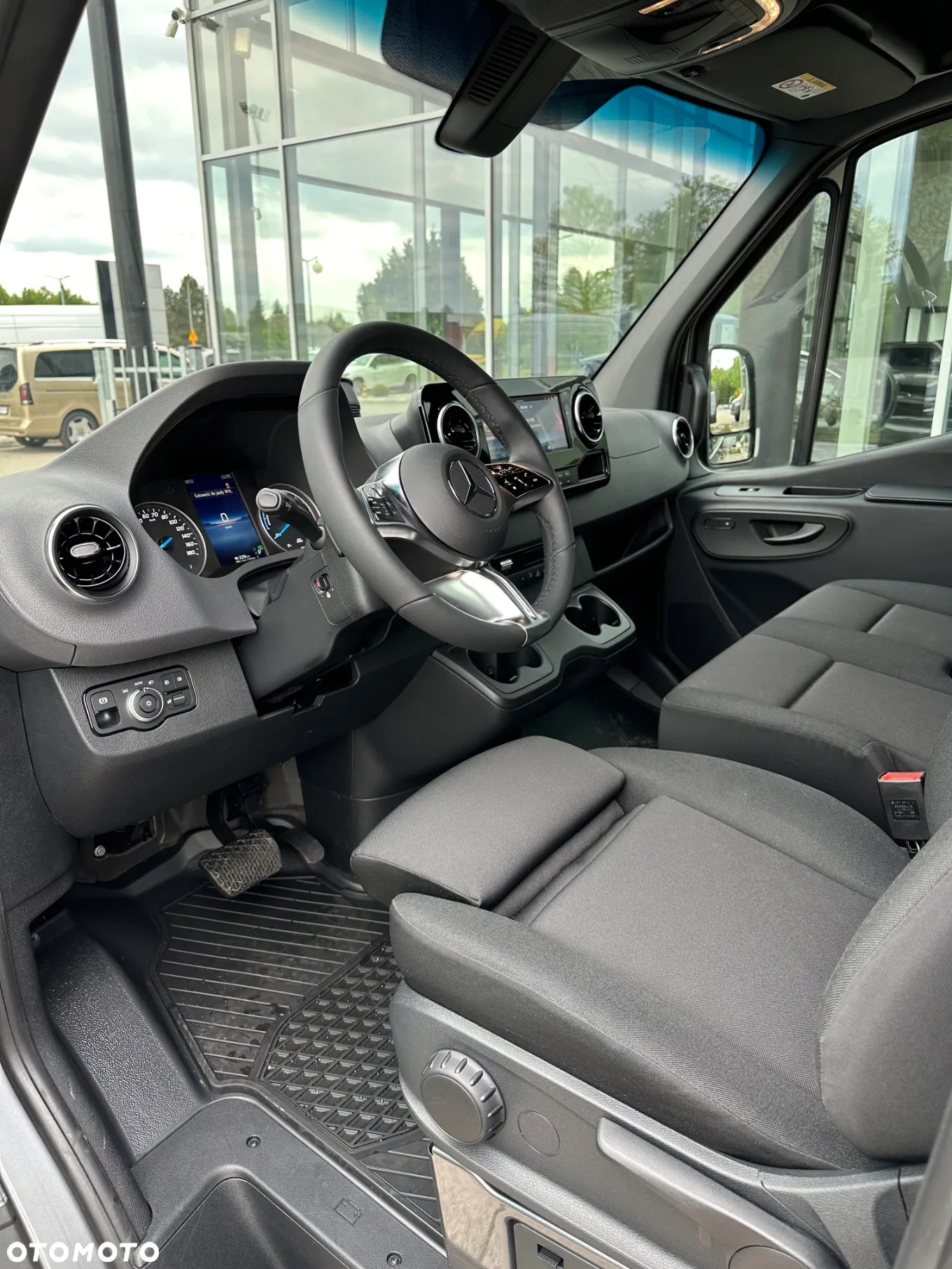 Mercedes-Benz E-Sprinter - 14