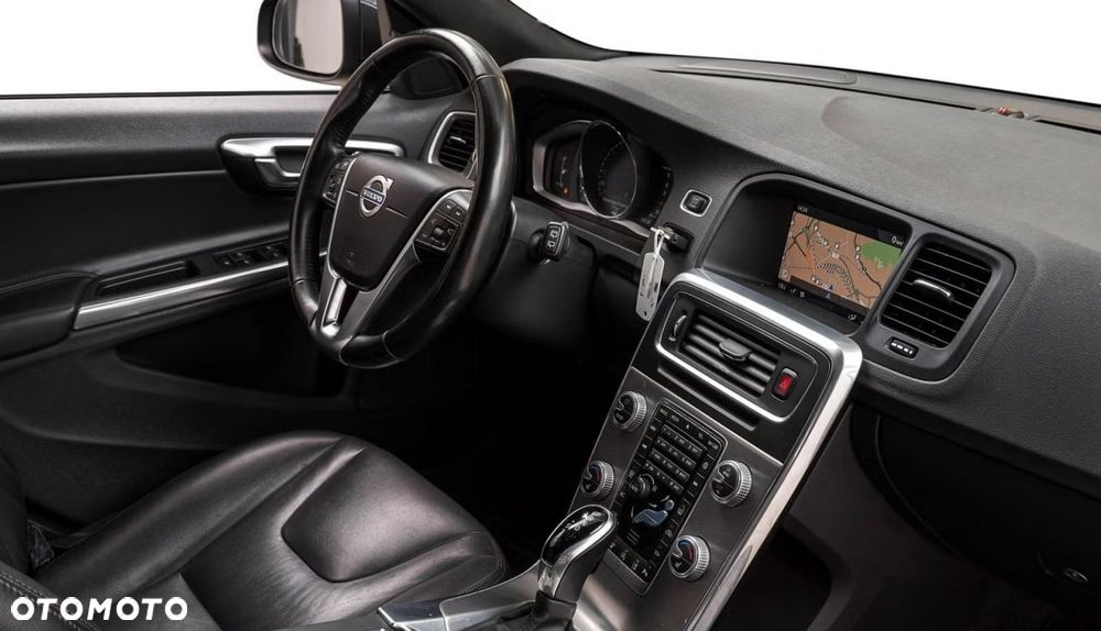 Volvo V60 D4 AWD Geartronic R-Design - 11