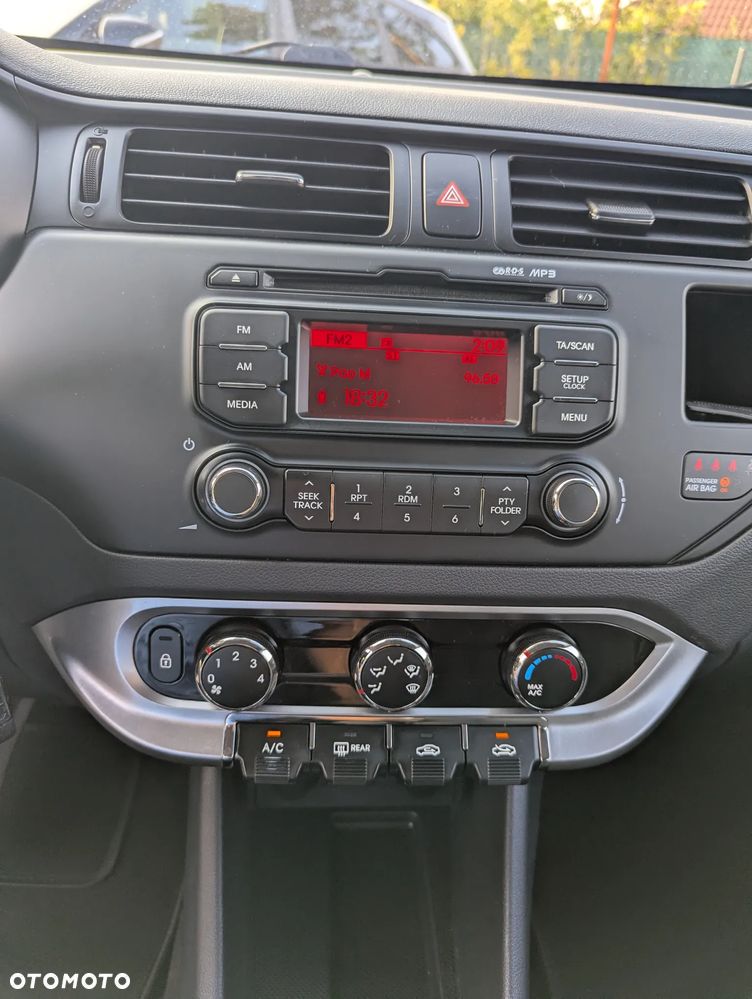 Kia Rio - 11