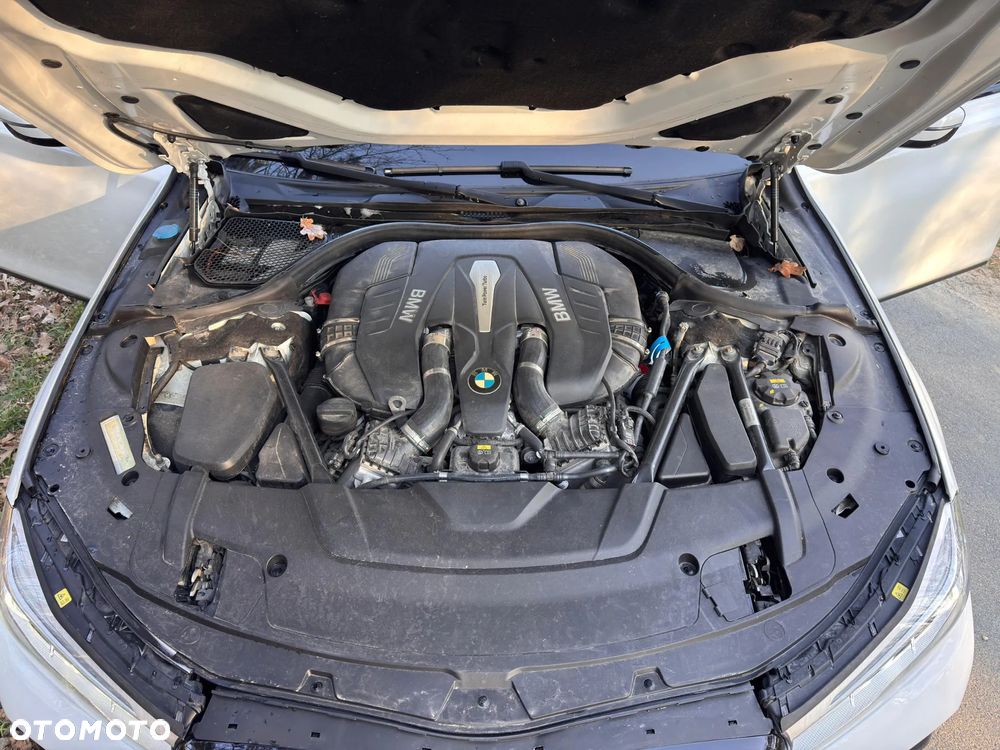BMW Seria 7 750i xDrive - 36