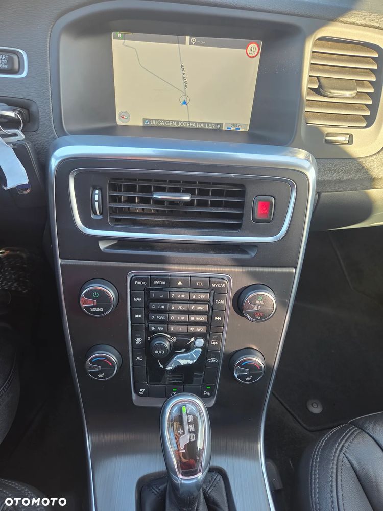 Volvo V60 D4 Geartronic Summum - 21