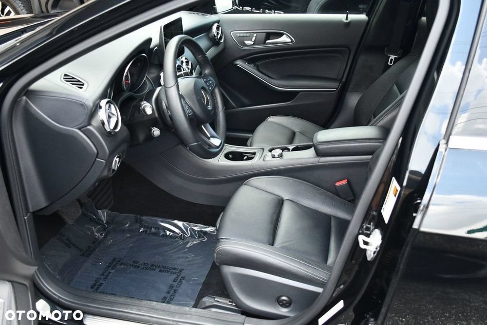 Mercedes-Benz GLA 250 4Matic 7G-DCT AMG Line - 9
