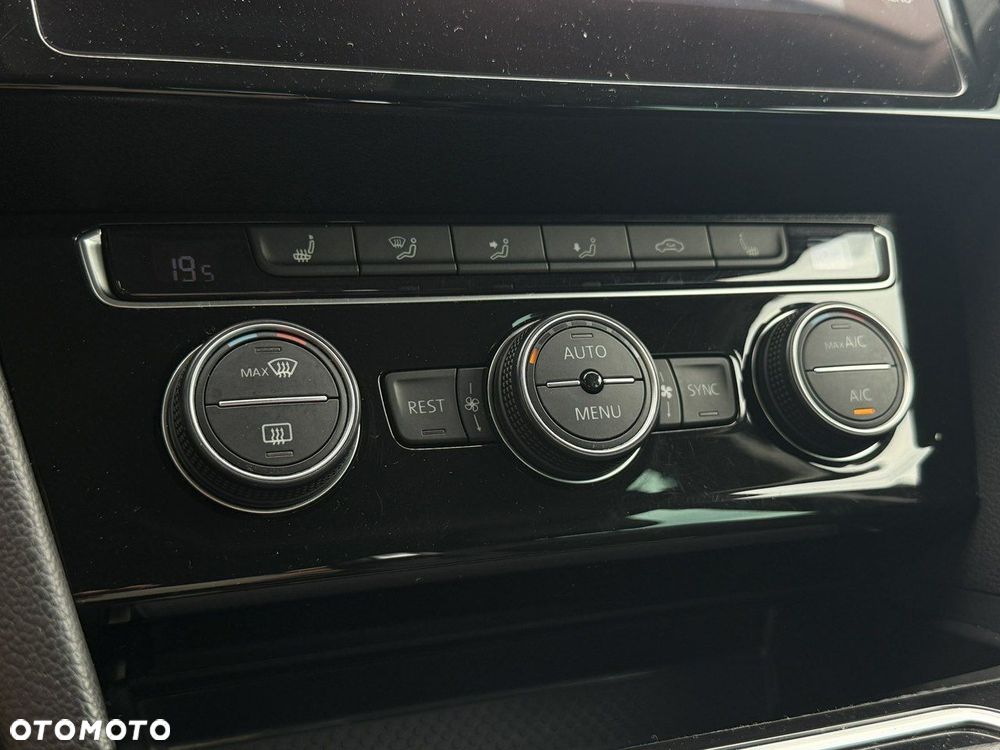 Volkswagen Passat 2.0 TSI Elegance DSG - 28