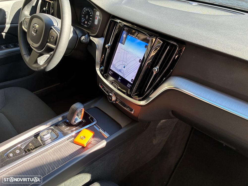 Volvo V60 2.0 B4 Momentum Plus Geartronic - 23