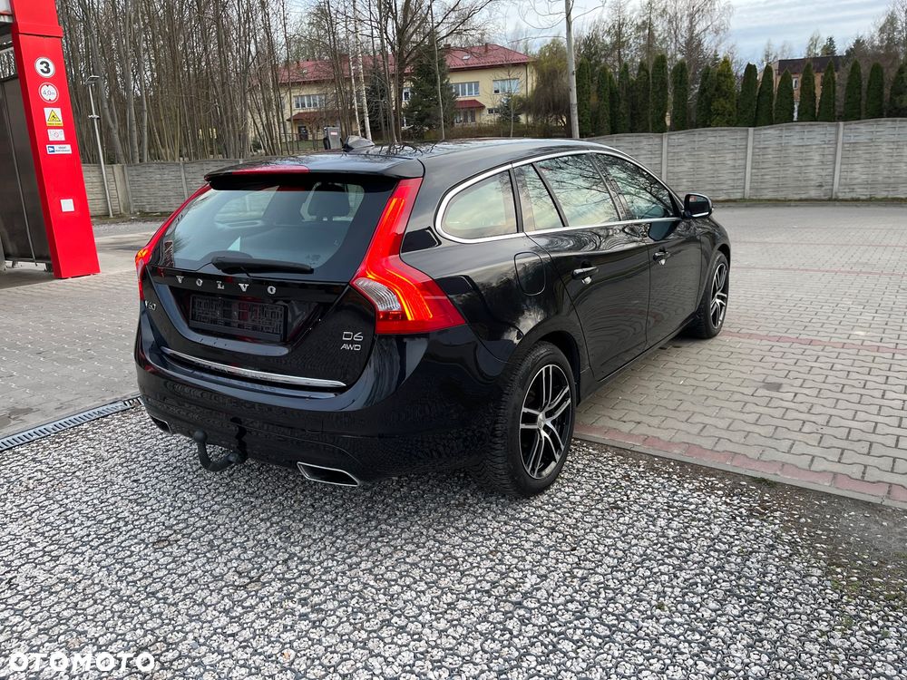 Volvo V60 D6 AWD Plug-in Hybrid R-Design Summum - 5
