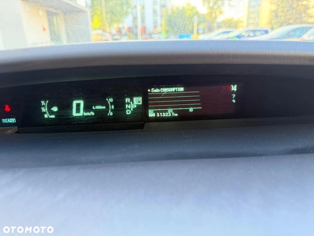 Toyota Prius (Hybrid) - 10