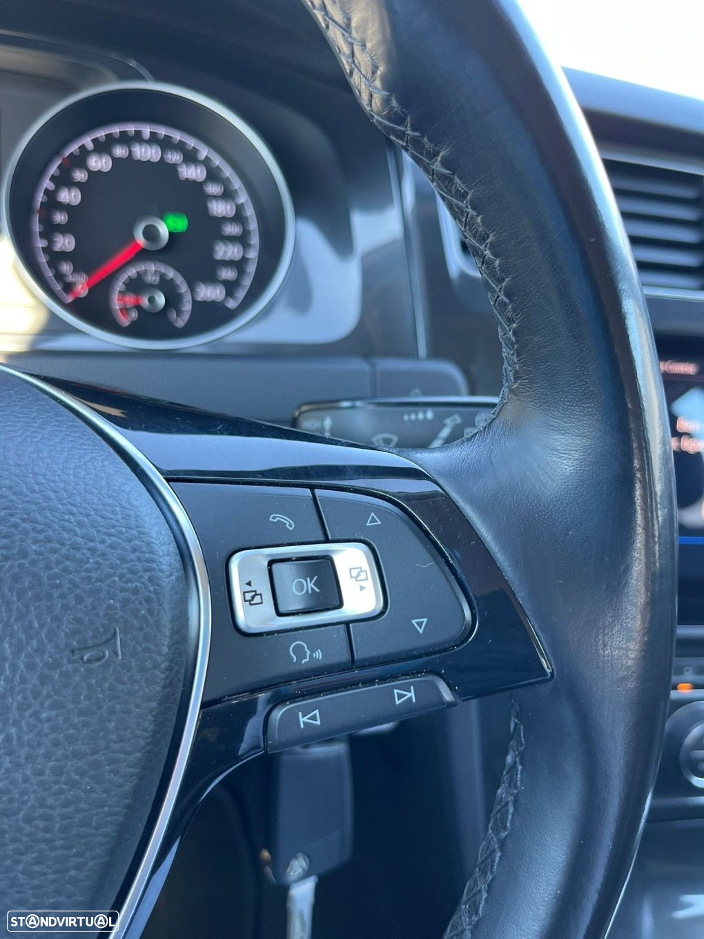 VW Golf 1.6 TDI R-Line DSG - 25