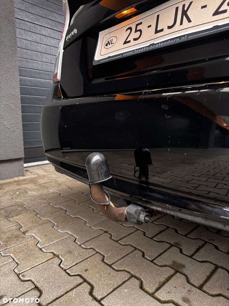 Toyota Prius (Hybrid) Comfort - 11