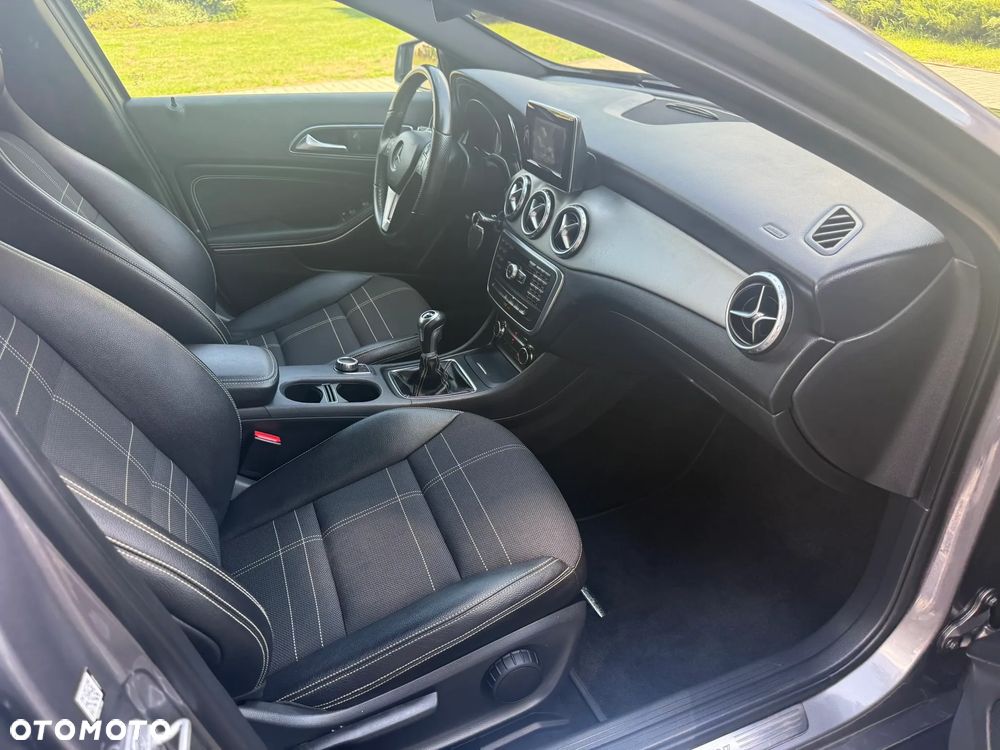 Mercedes-Benz GLA 200 UrbanStyle Edition - 35