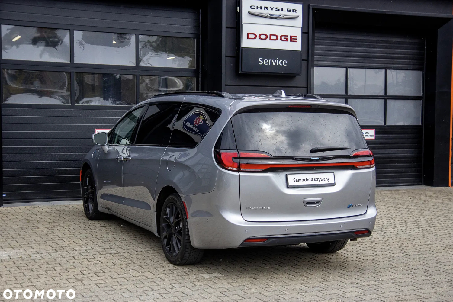 Chrysler Pacifica - 12