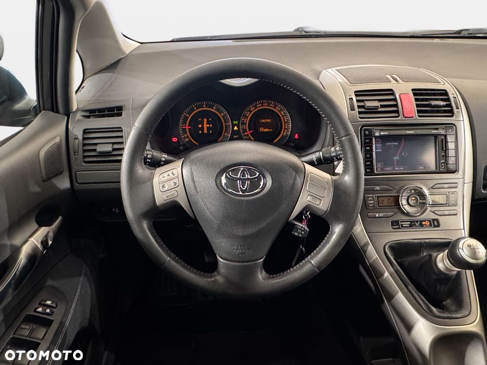Toyota Auris - 12