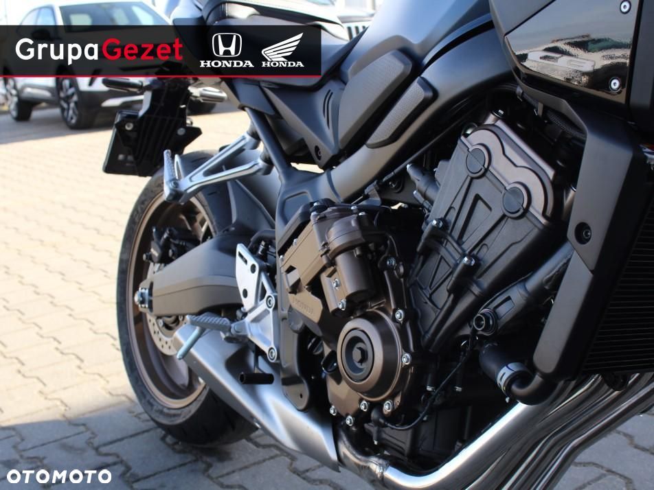 Honda CB - 12
