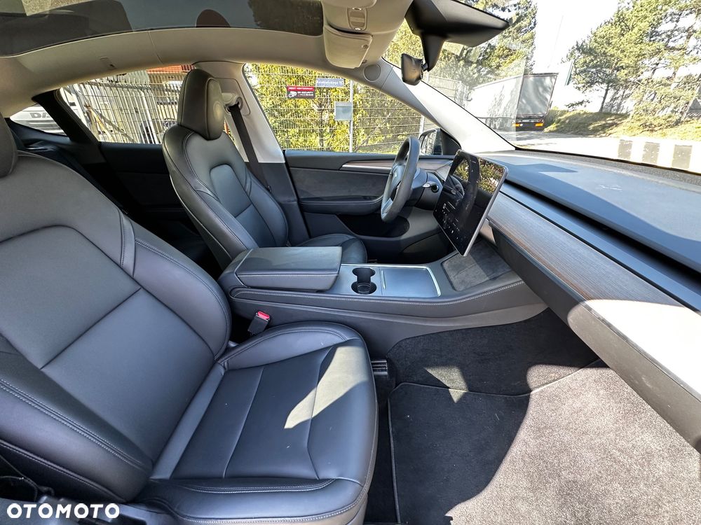 Tesla Model Y - 18