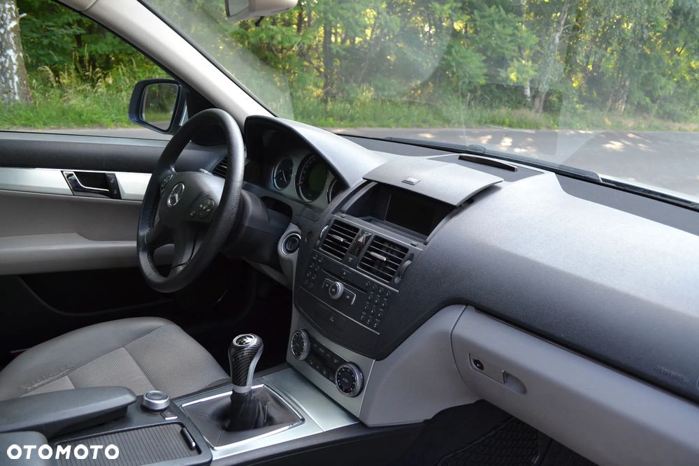 Mercedes-Benz Klasa C 220 CDI DPF Avantgarde - 16