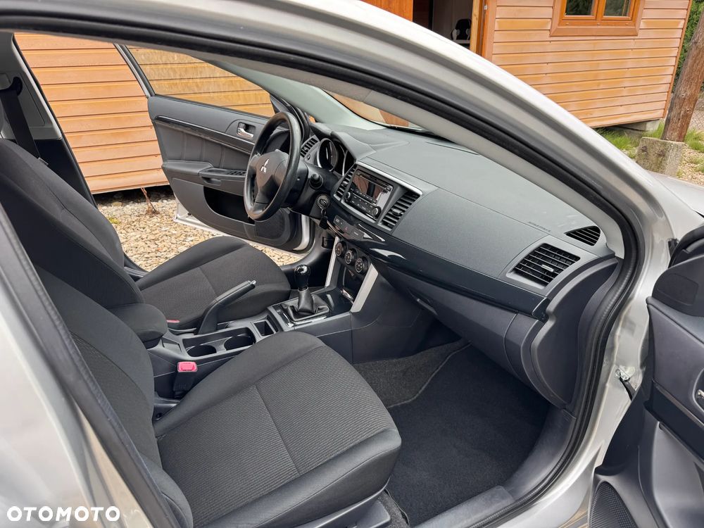 Mitsubishi Lancer 1.6 Inform - 10