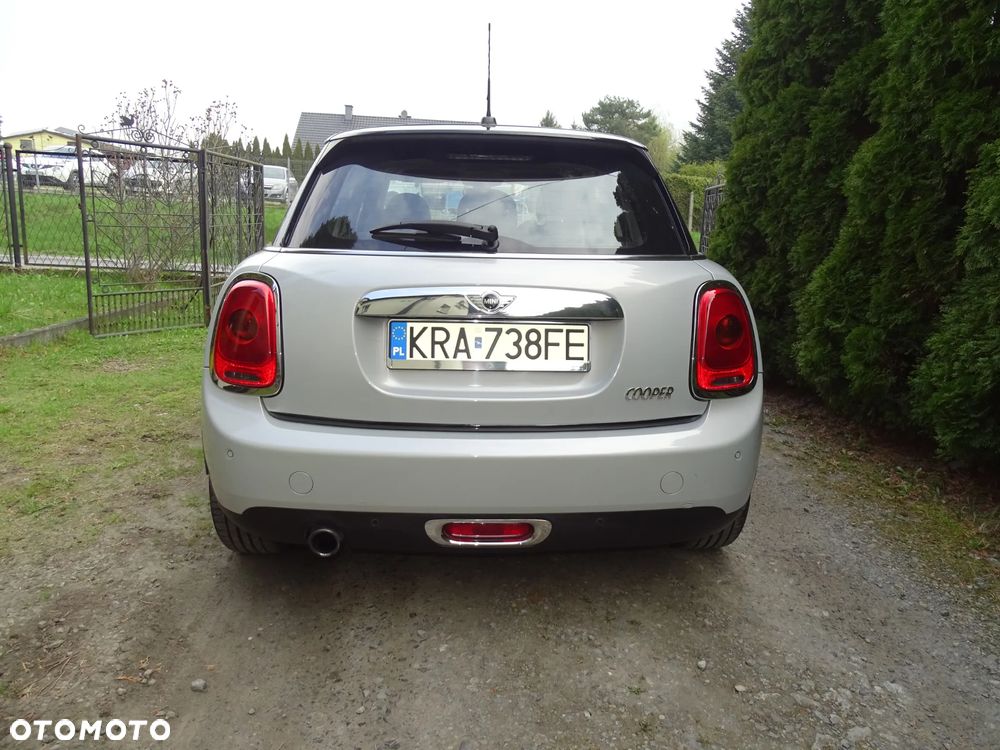 MINI Cooper Essential Trim - 10