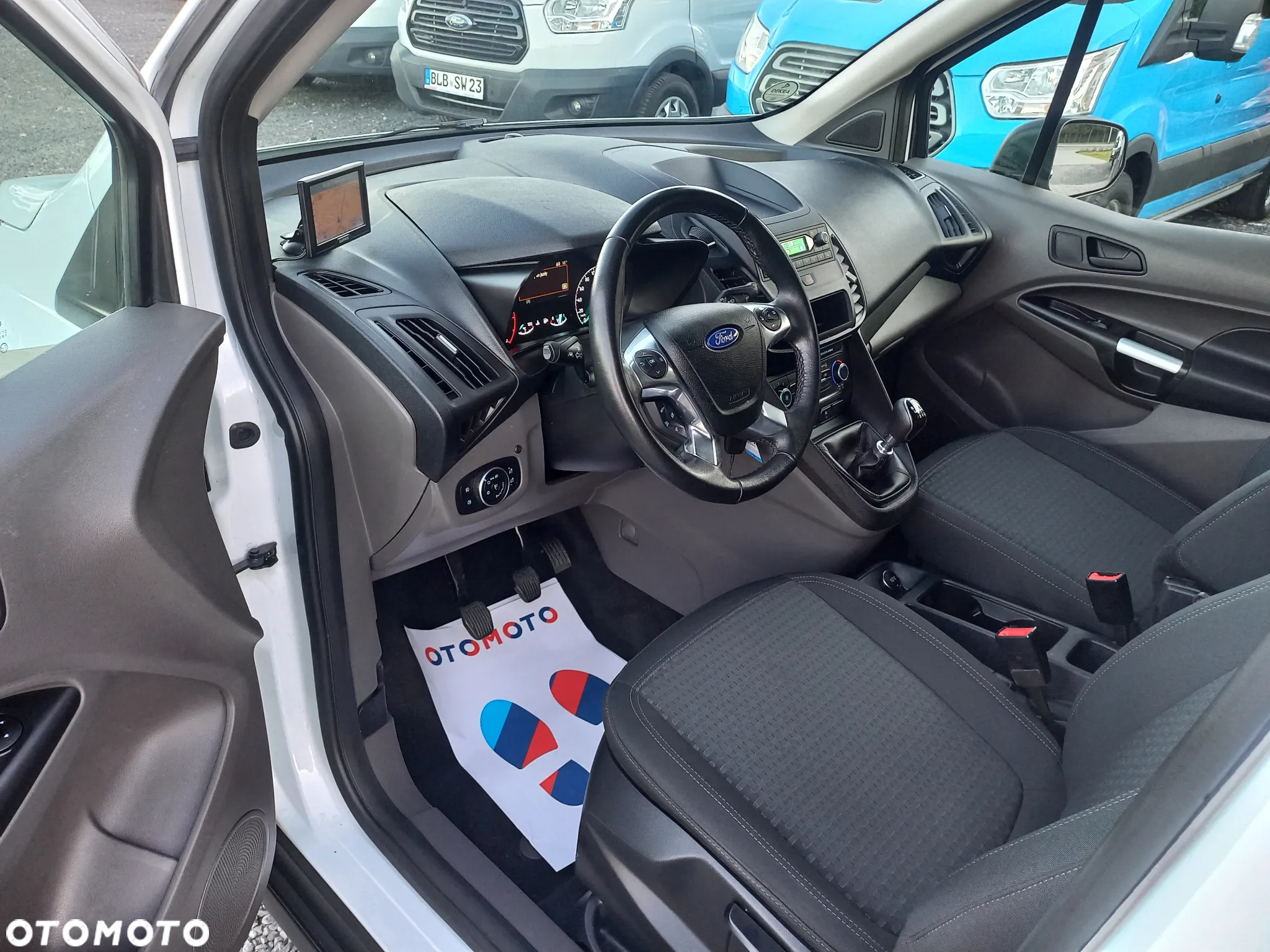 Ford Tourneo Connect - 12