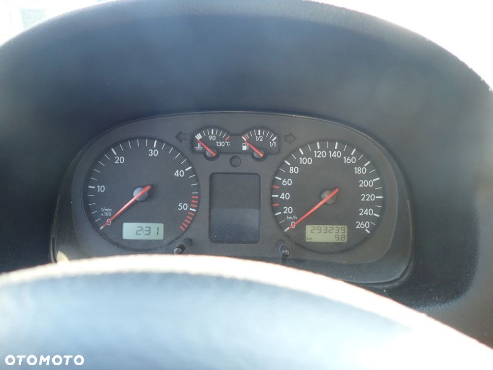 CZĘŚCI - Vw Bora 1,9 TDI 101KM ATD SEDAN 5B EUH lakier LA7W 2002r. INDEX - 10186 - 11