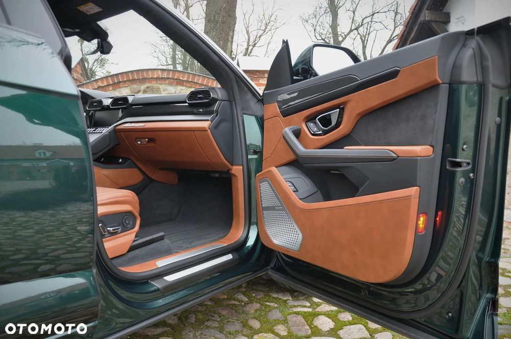 Lamborghini Urus Standard - 20