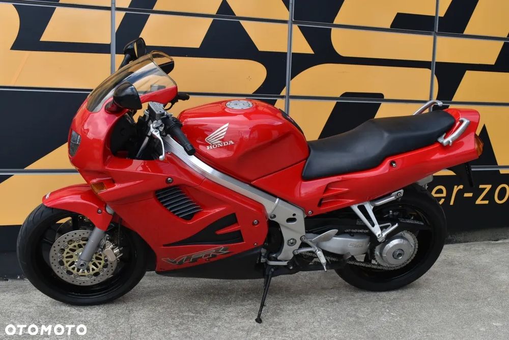 Honda VFR - 8