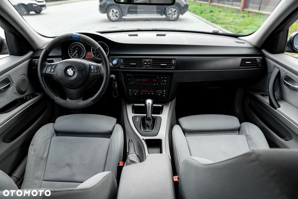 BMW Seria 3 325i - 26