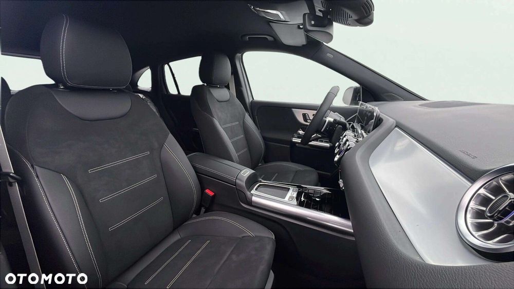 Mercedes-Benz GLA - 11