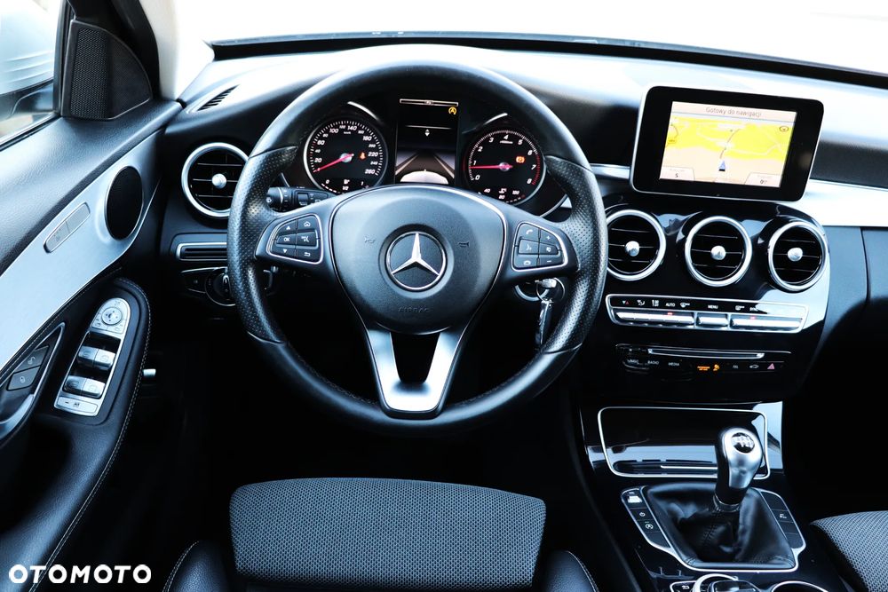 Mercedes-Benz Klasa C 180 Avantgarde - 30
