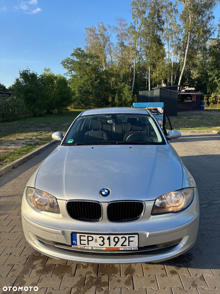 BMW Seria 1 116I 2009 photo 2