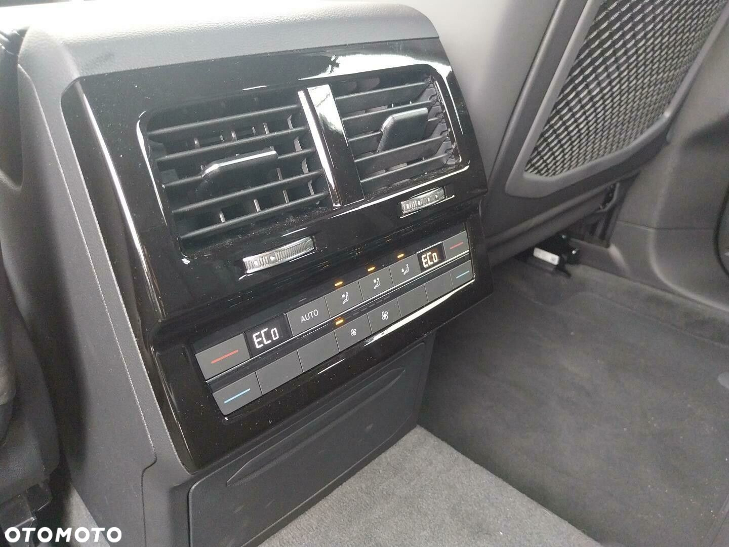 Volkswagen Touareg - 21