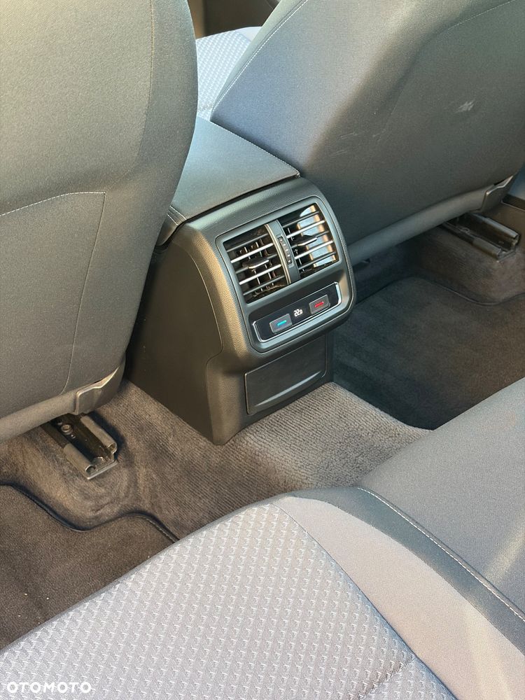 Volkswagen Passat 1.4 TSI (BlueMotion Technology) Trendline - 16