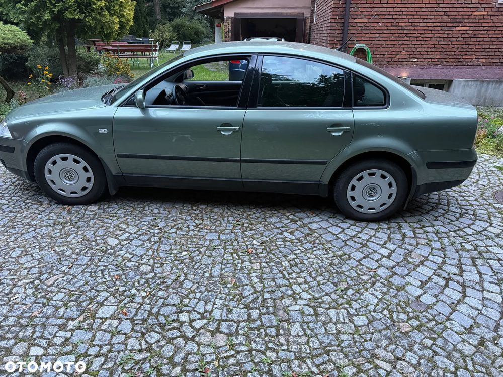 Volkswagen Passat 1.6 Basis - 4